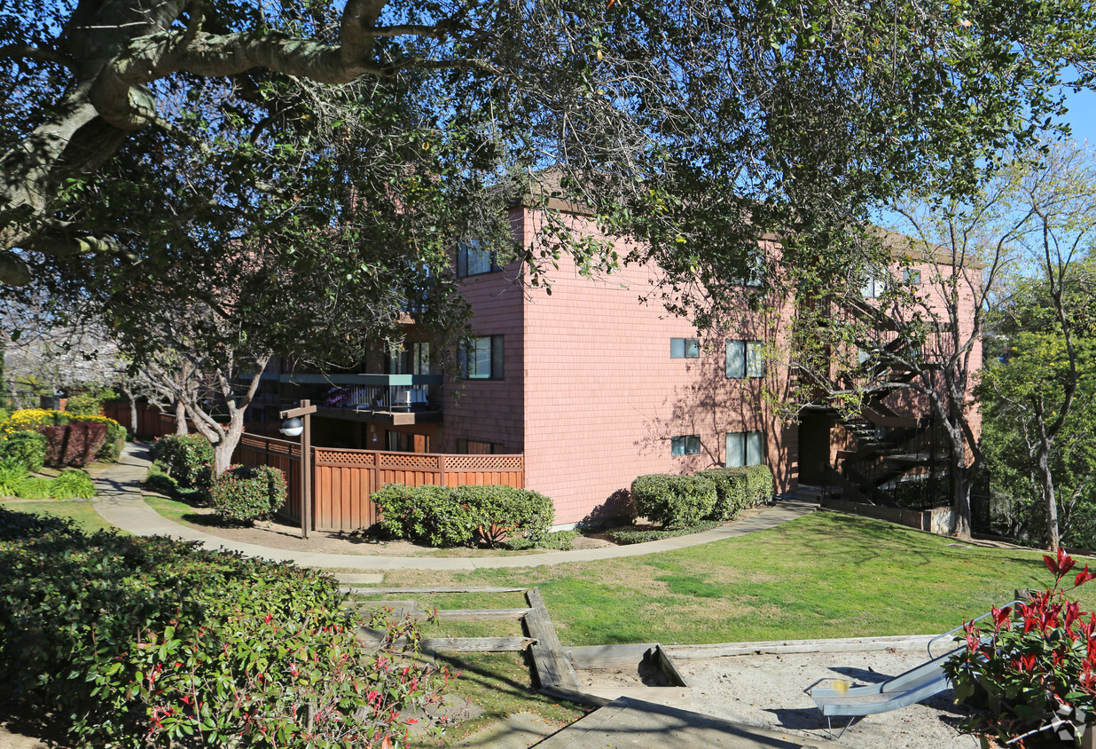 Primary Photo - Deerfield Condominiums