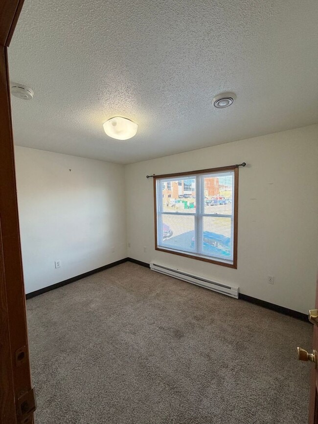 Foto del edificio - 317-319 N 3rd Ave W