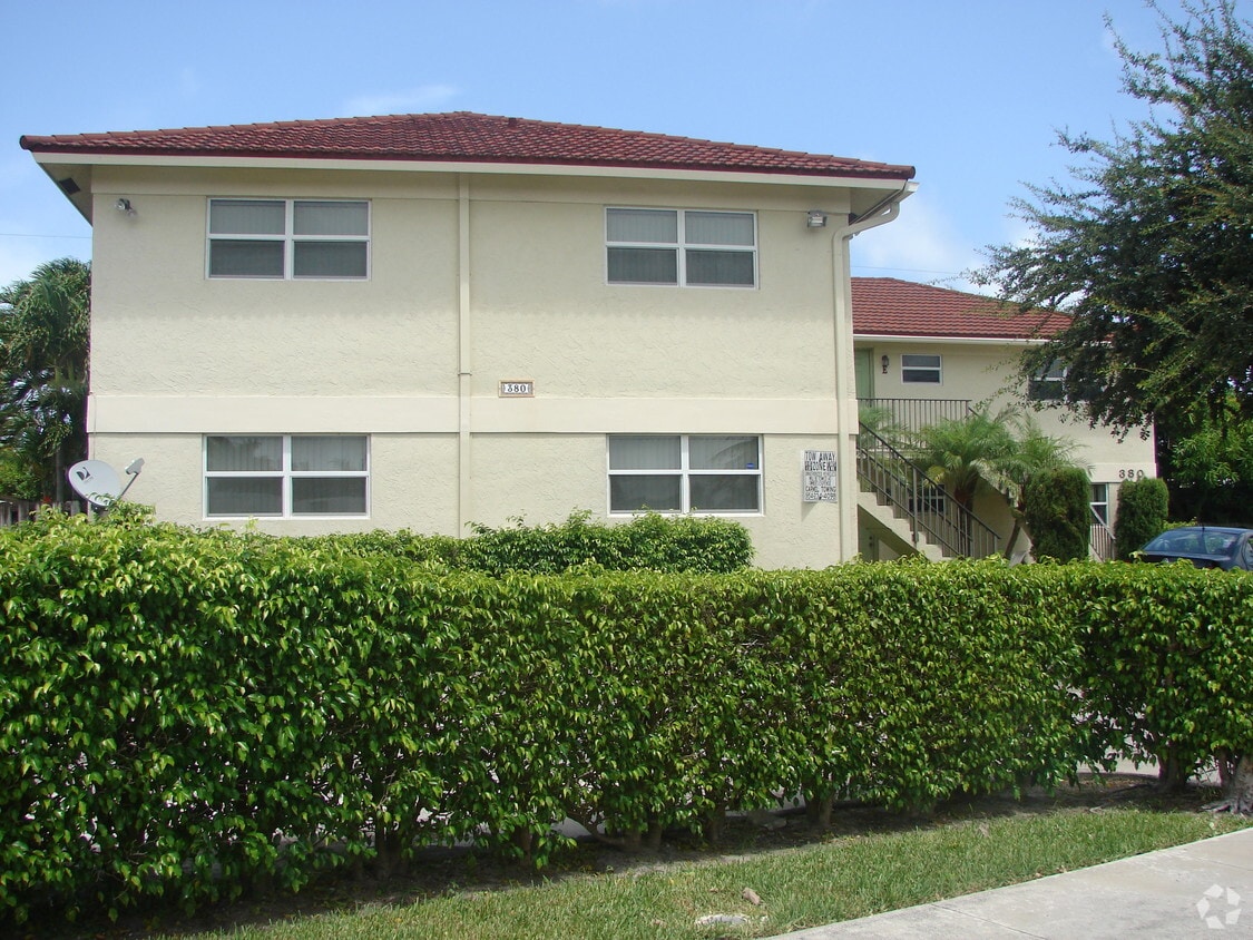Building Photo - 380 SE 19th Ave