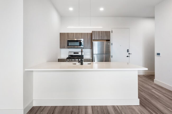 Building Photo - 55 Washington St