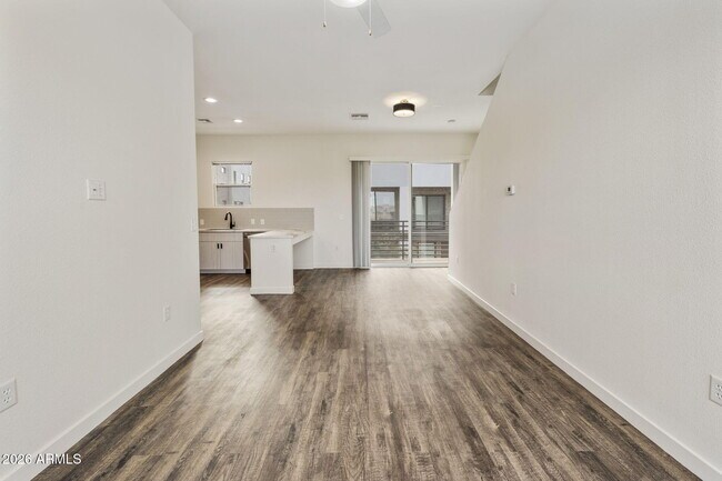 Foto del edificio - 406 W 7th St