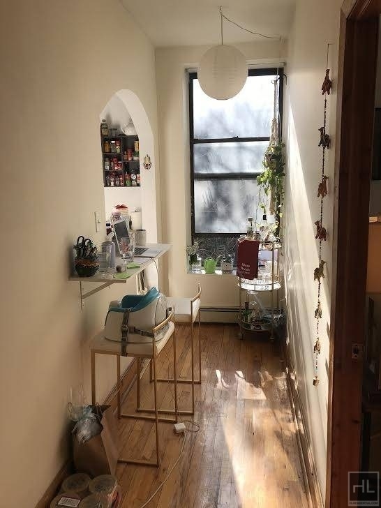Primary Photo - 5 AVENUE