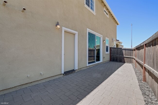Building Photo - 3 br, 2.5 bath House - 3004 Club Center Drive