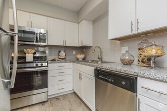 Building Photo - 9016 Westview Dr