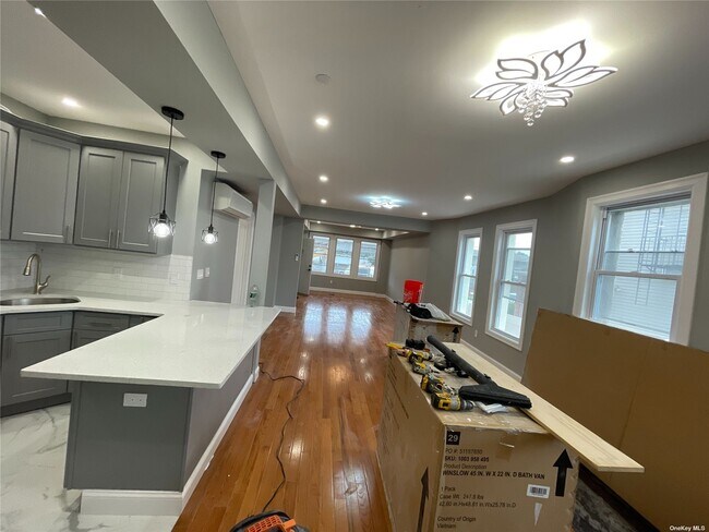 Building Photo - 9530 Van Wyck Expy