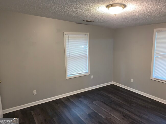 Building Photo - 2502 Rosebud Rd