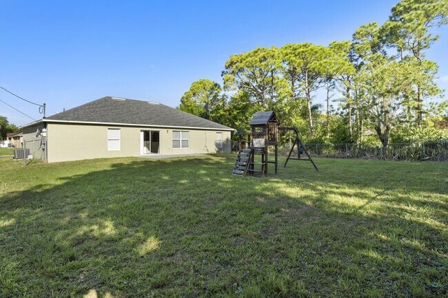 Building Photo - 2165 SW Gemini Ln