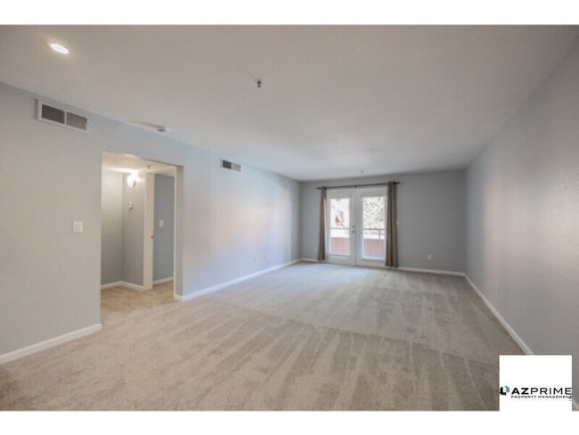 Building Photo - $750 OFF FIRST MONTH'S RENT MOVE IN SPECIA...