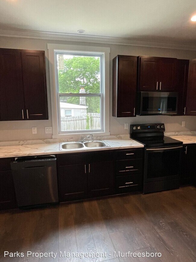 Foto del edificio - 3 br, 3 bath House - 901 Douglas Ave
