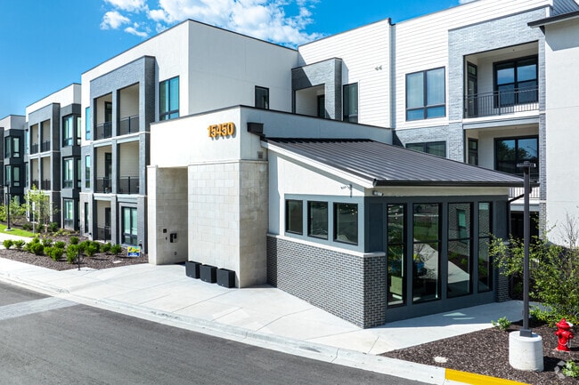 Building Photo - The Brentwood
