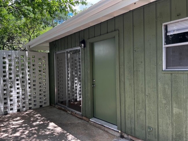 Building Photo - 2514 W 12th St