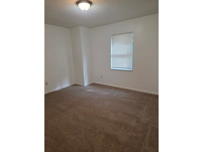 Building Photo - Townhome on Southside