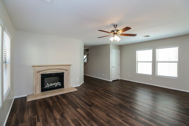 Building Photo - 10916 W Elm St