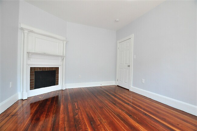 Building Photo - 204 Falcon St