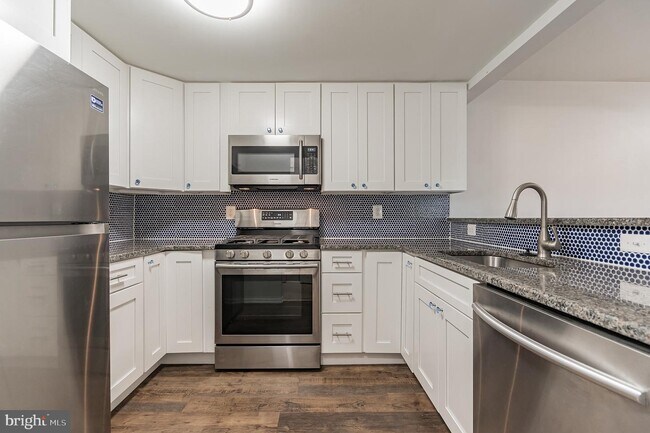 Building Photo - 2574 Riva Rd