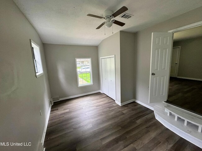 Foto del edificio - 521 N Park Ln