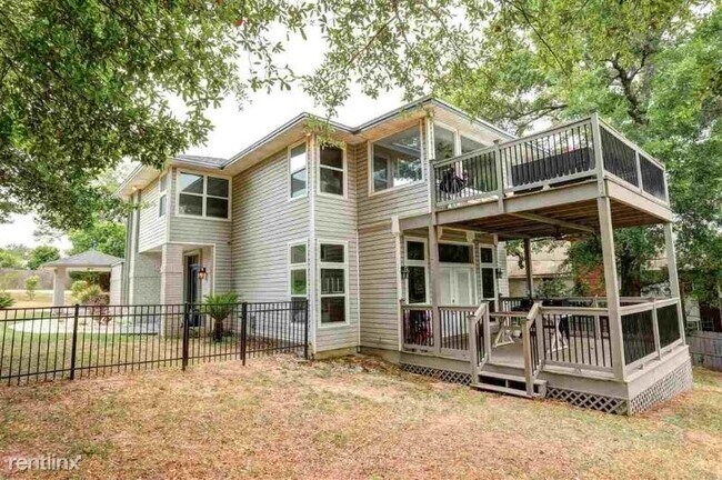 Building Photo - 4 br, 3.5 bath House - 4687 Scenic Court