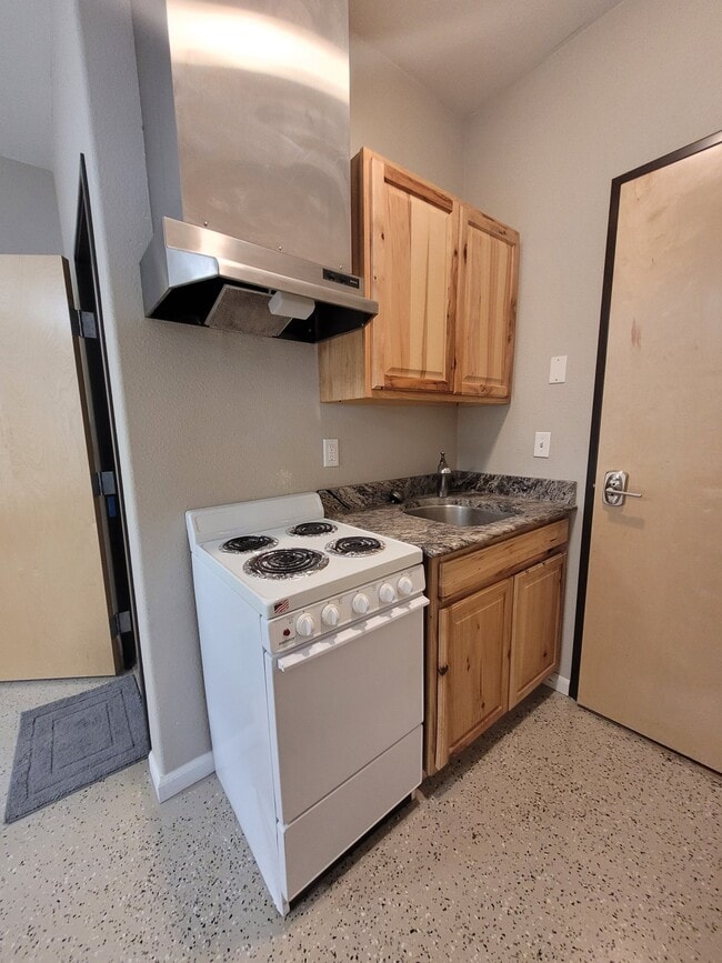 Building Photo - 3535 Shanly St