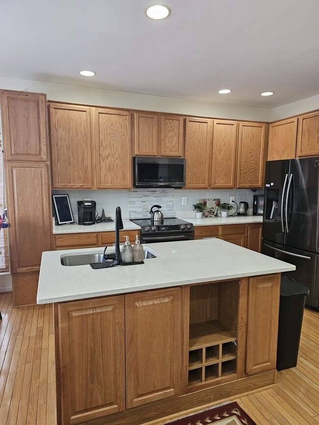 Foto del edificio - 7706 Heartwood Ln