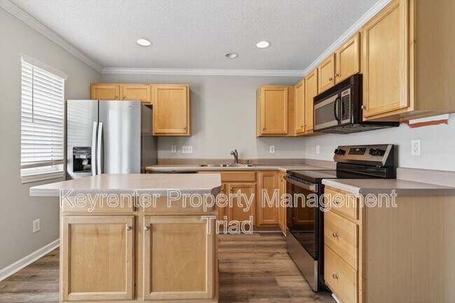 Building Photo - 94 Tannenbaum Cir