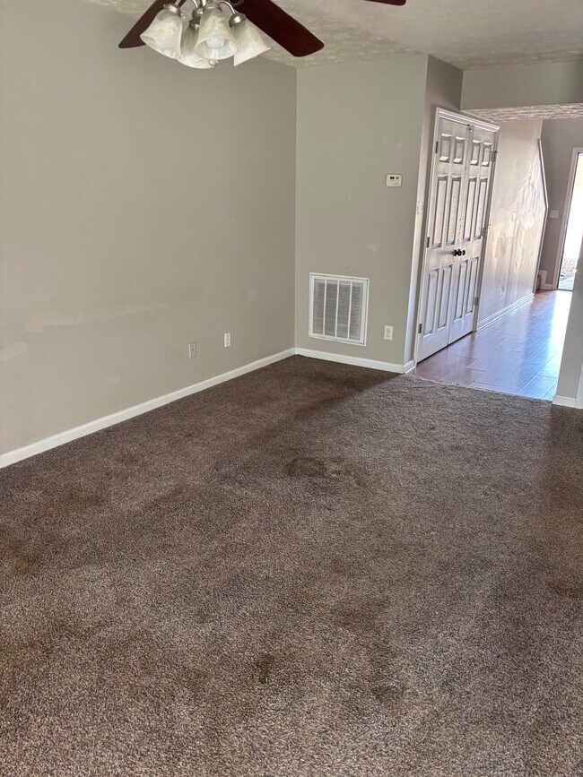 Foto del edificio - 125 Emory Ct