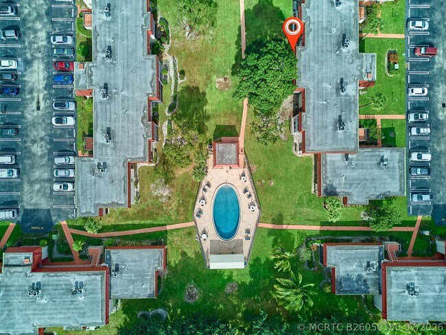Foto del edificio - 12021 W Greenway Dr