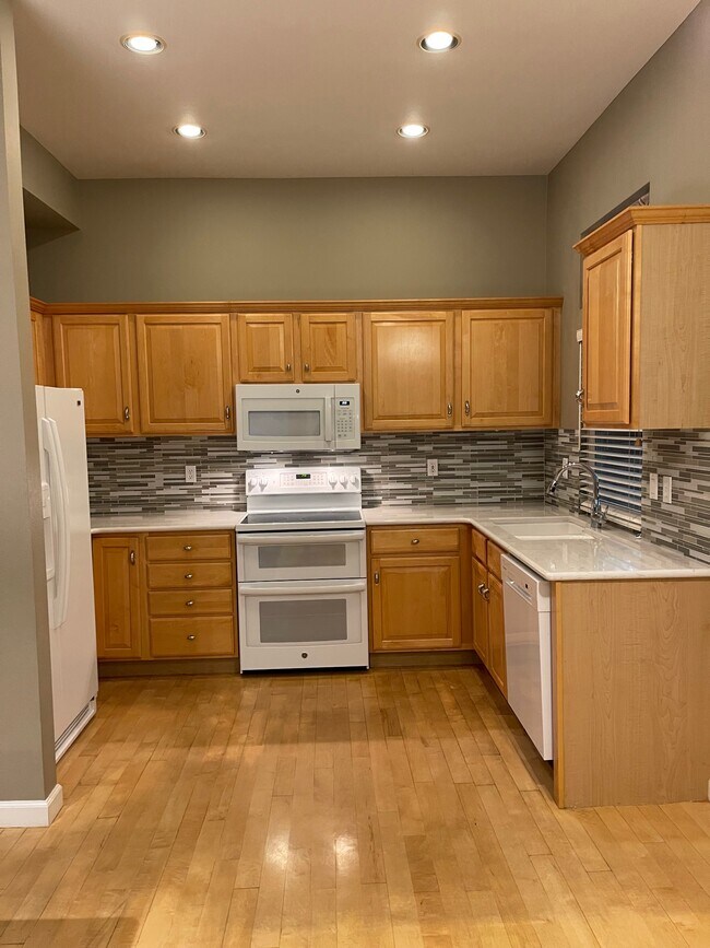 Building Photo - 5535 E Stageline Dr