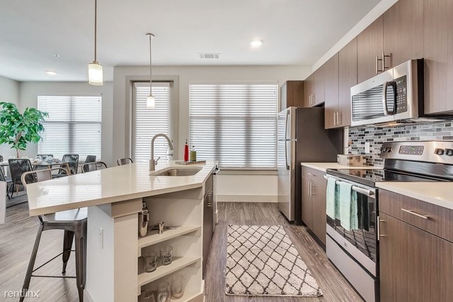 Foto del edificio - 5176 Richmond Ave