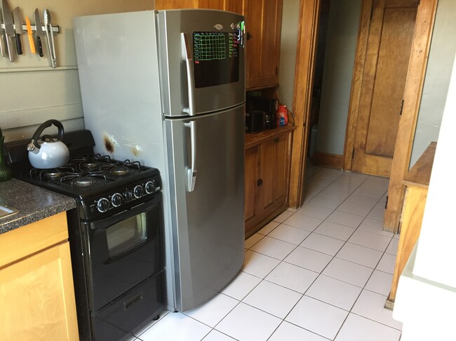 Kitchen - 2202 Hennepin Ave