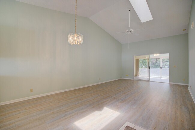 Foto del edificio - 10814 SE Sea Pines Cir