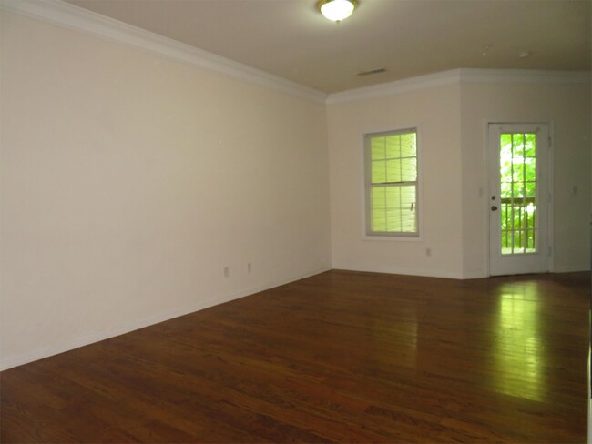Foto del edificio - 8845 Fairview Bluff