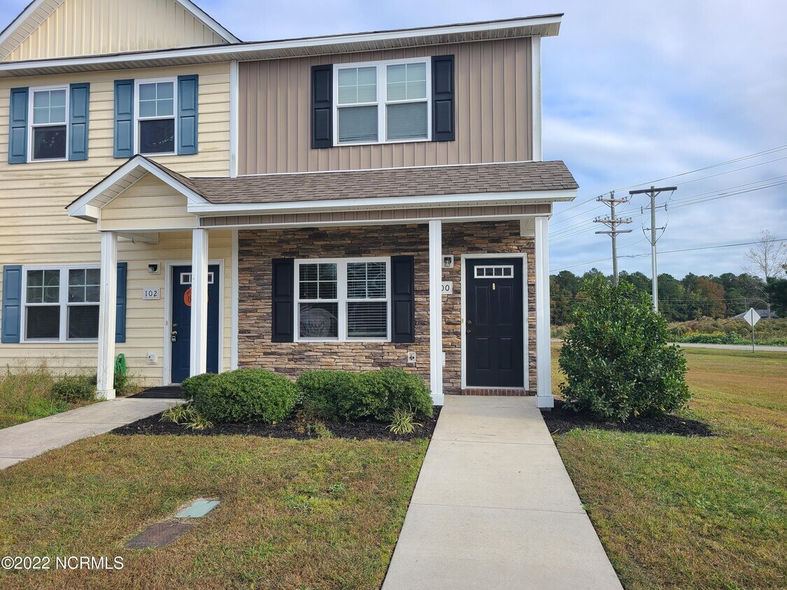 100 Justice Farm Dr, Sneads Ferry, NC 28460 Townhouse for Rent in
