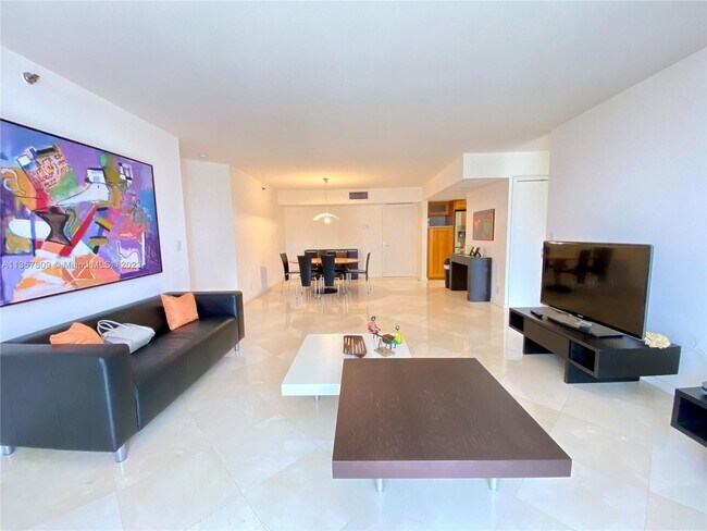 Building Photo - 3600 Mystic Pointe Dr