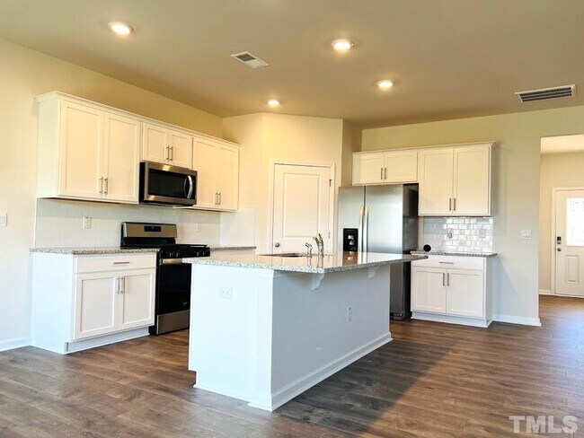 Foto del edificio - 5 Bedroom Single Family - Fuquay Varina