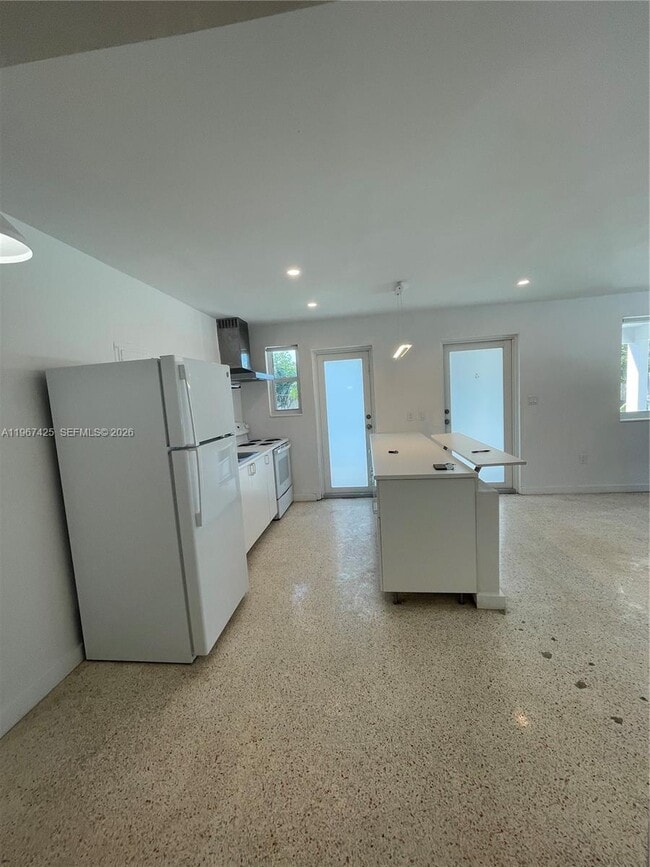 Foto del edificio - 1385 NE 105th St