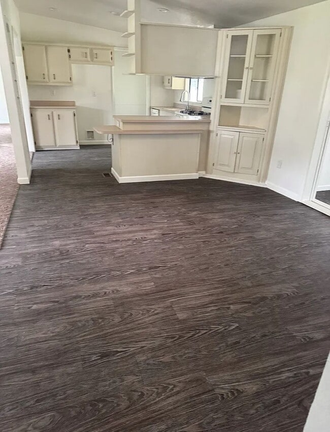 Foto del edificio - 3 Bedroom, 2 Bath on 1.5 acres in Hanford