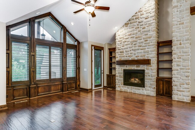 Building Photo - Tallgrass Villas