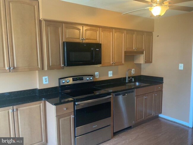 Building Photo - 6183 Vine Forest Ct