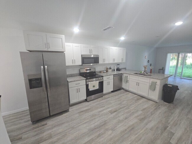 Foto del edificio - 302-304 Ave P NW