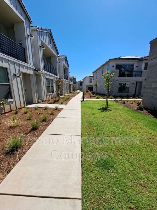 524 W Balsam Ln, Clovis, CA 93611 Condo for Rent in Clovis, CA