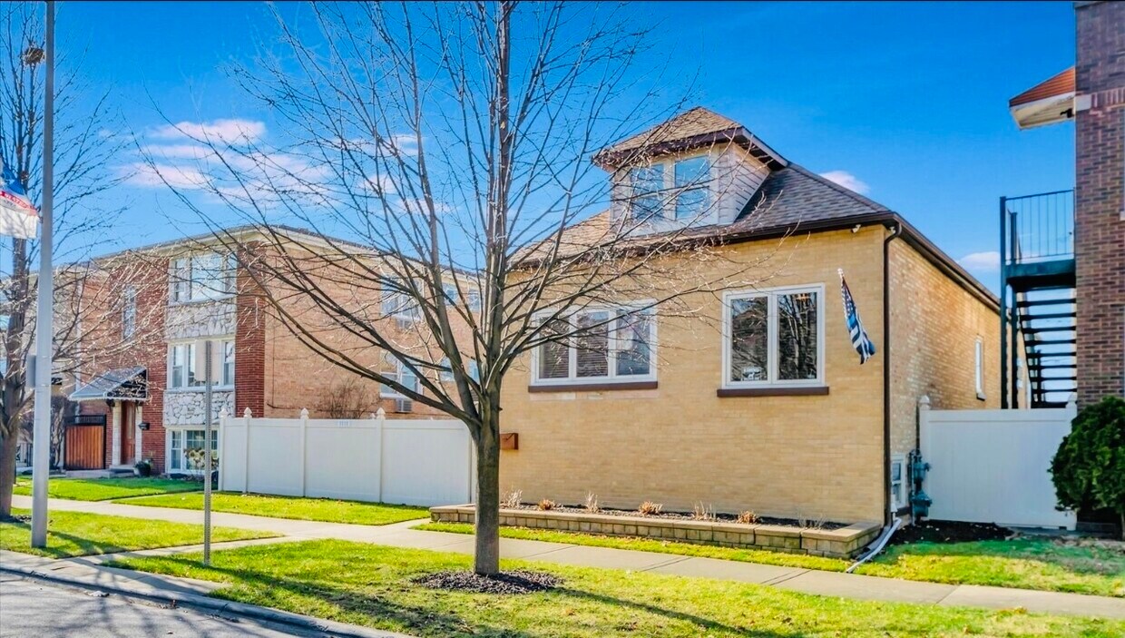 Primary Photo - 1012 N 24th Ave
