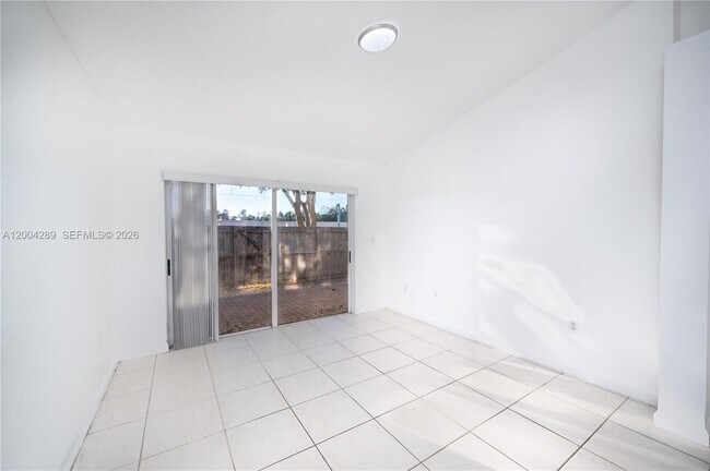 Foto del edificio - 5000 NW 116th Ct