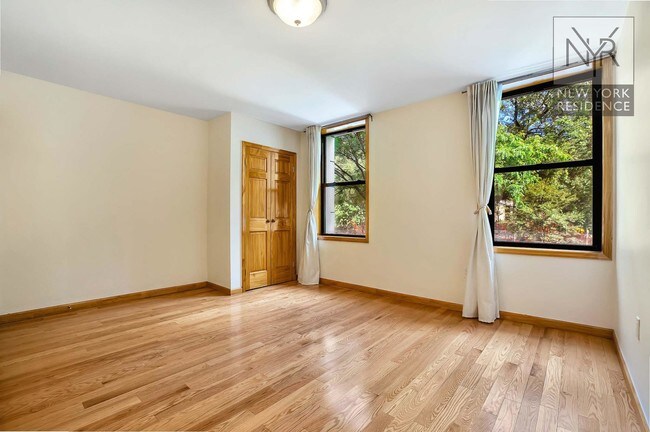 Foto del edificio - 189 East Broadway