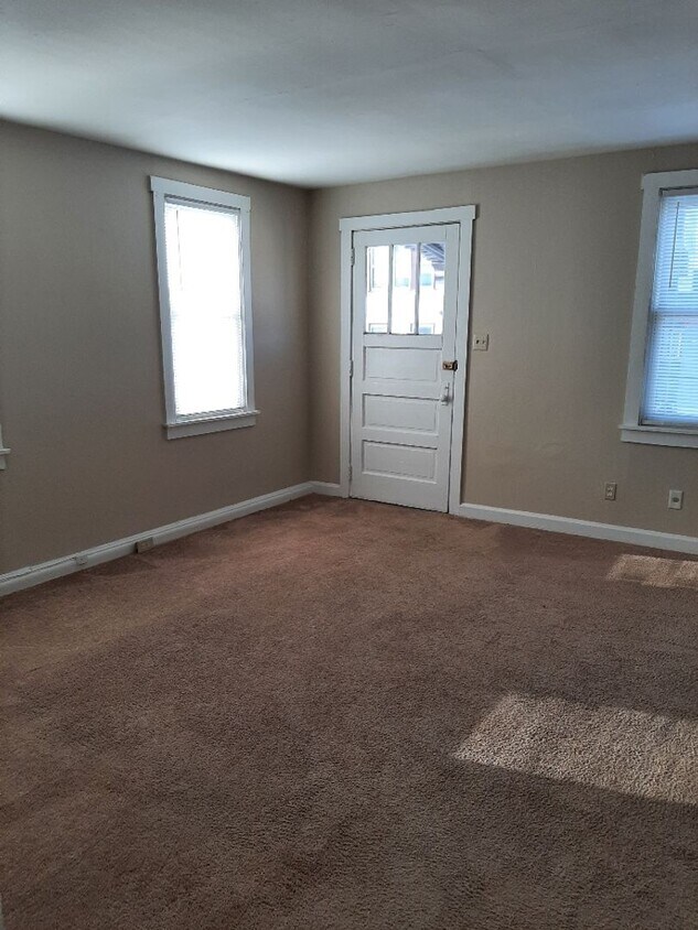 Primary Photo - 209 Scammel St