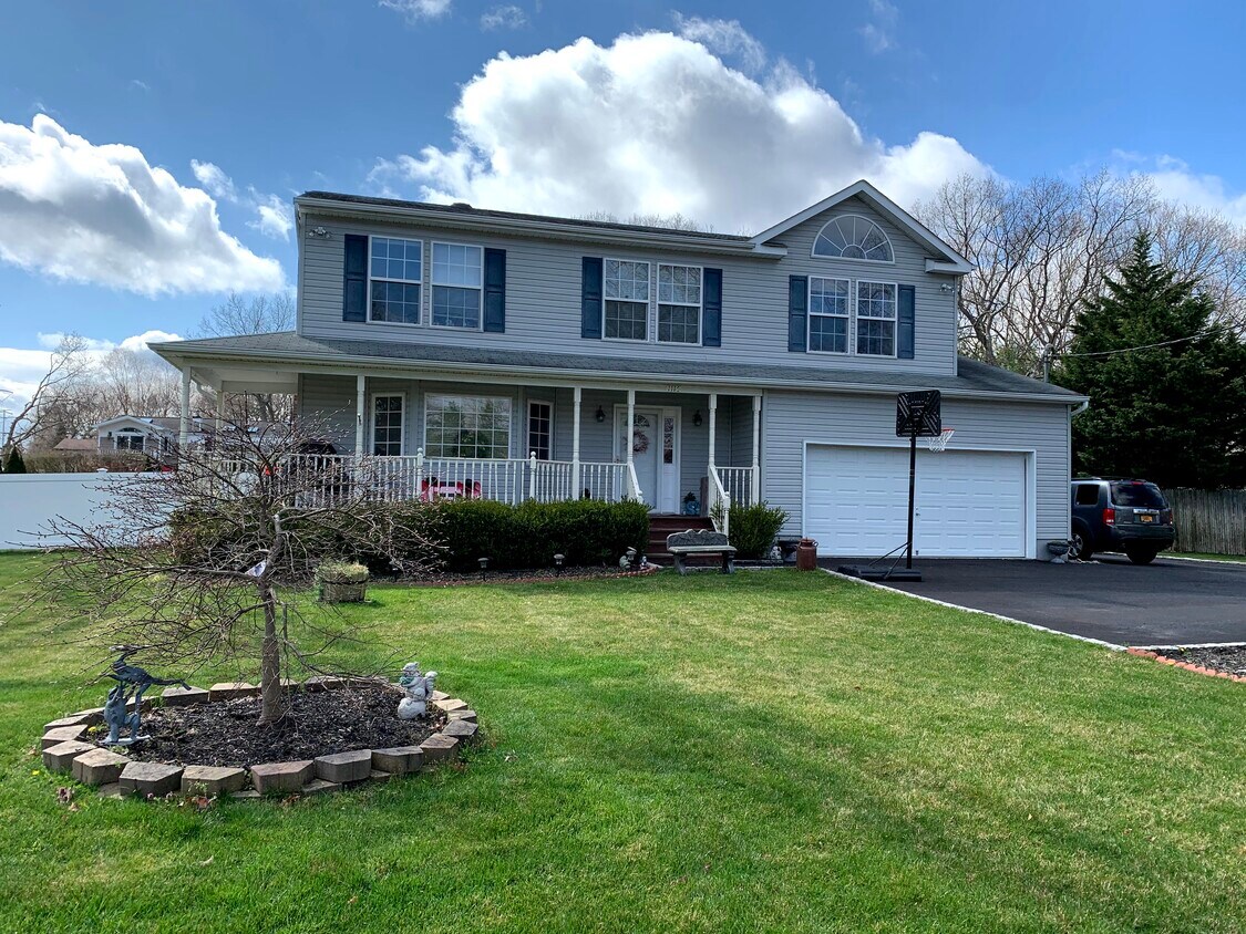 Front - 1116 Waverly Ave