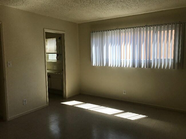 Foto del edificio - 1302 E Kingsley Ave
