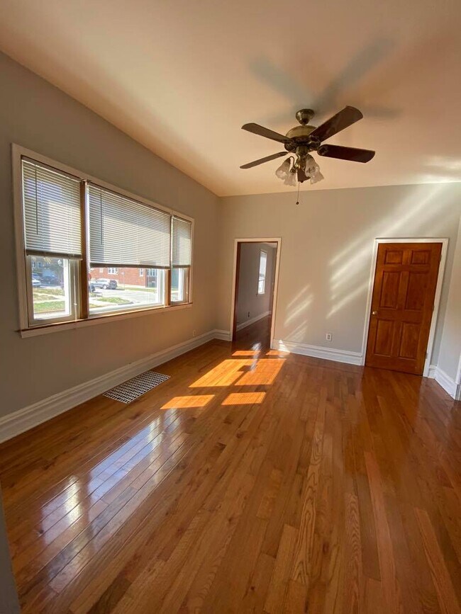 Foto del edificio - 4501 N Laporte Ave