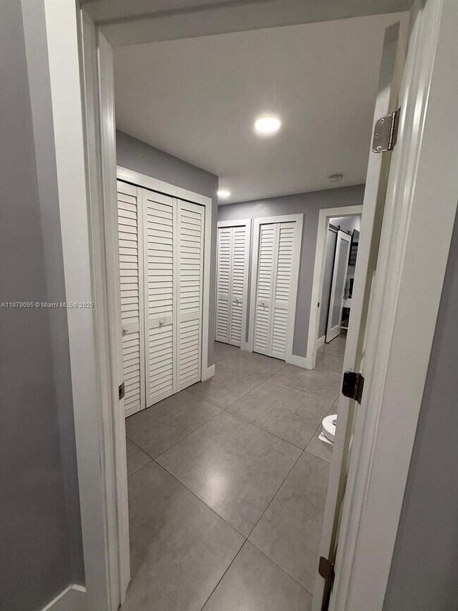 Building Photo - 2955 W 80th St