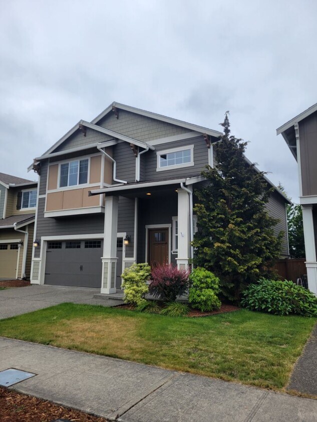 Primary Photo - Great 3 bedr. with large loft in perfect l...