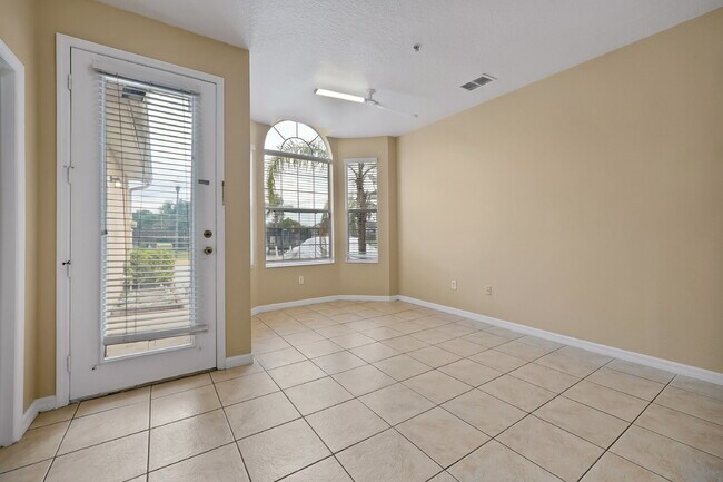 Building Photo - "Charming 3-Bed, 2-Bath Condo Oasis in Orlando – 1,000 Sq Ft of Comfort!"